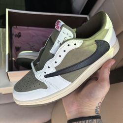 Travis Scott x Air Jordan 1 Retro  'Reverse Olive 8.5 Men’s 