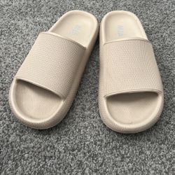 MIA Cushion Slides 