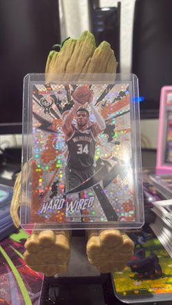 NBA Hoops Giannis Antetokounmpo /25