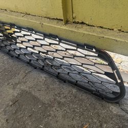 2014-2016 NISSAN ROGUE LOWER GRILLE OEM
