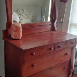 Dresser With Mirror 