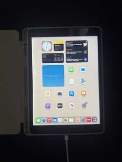 iPad 7th gen 32 Gb with case space grey