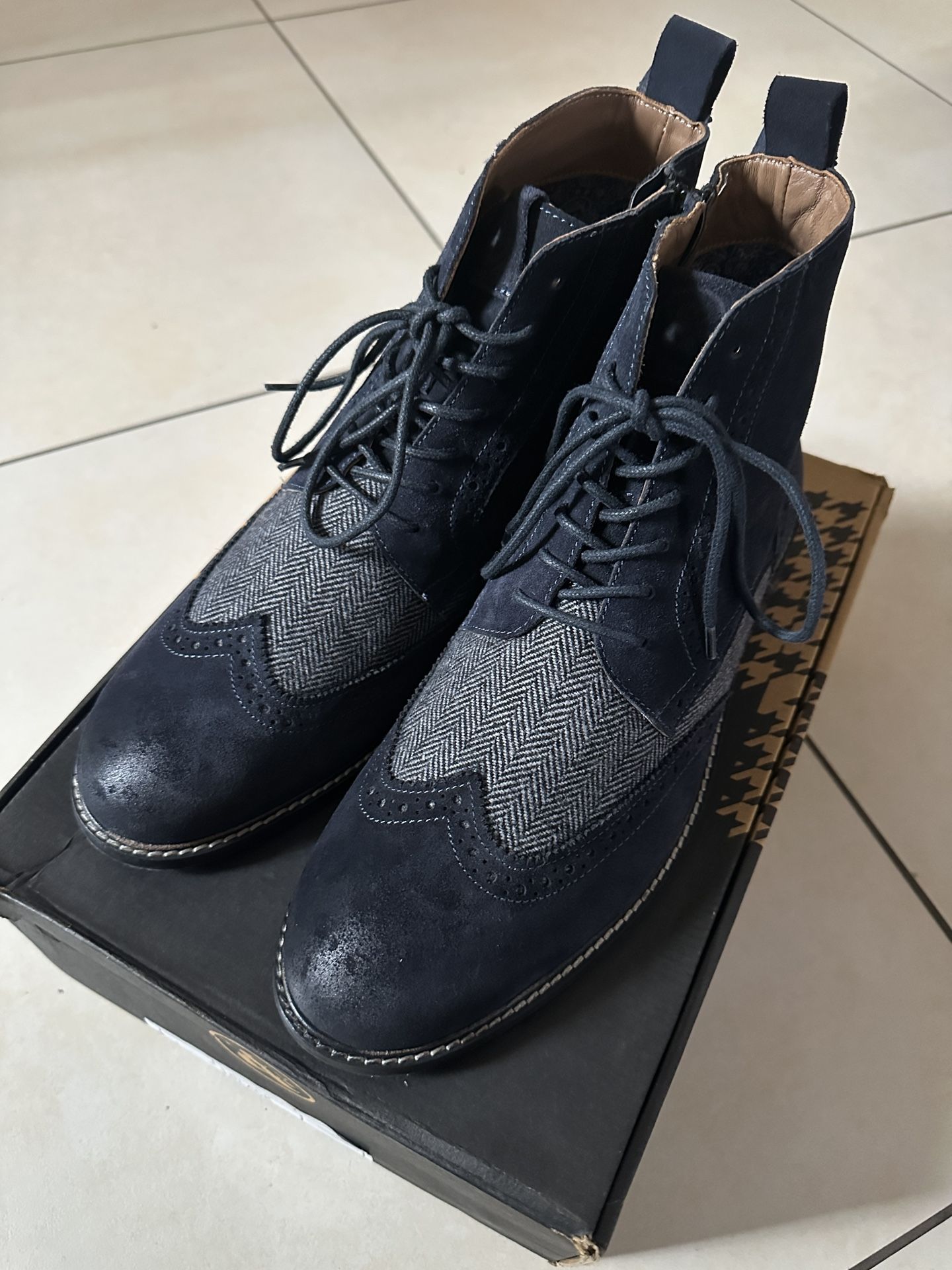 Men’s Suede Boots Size 11