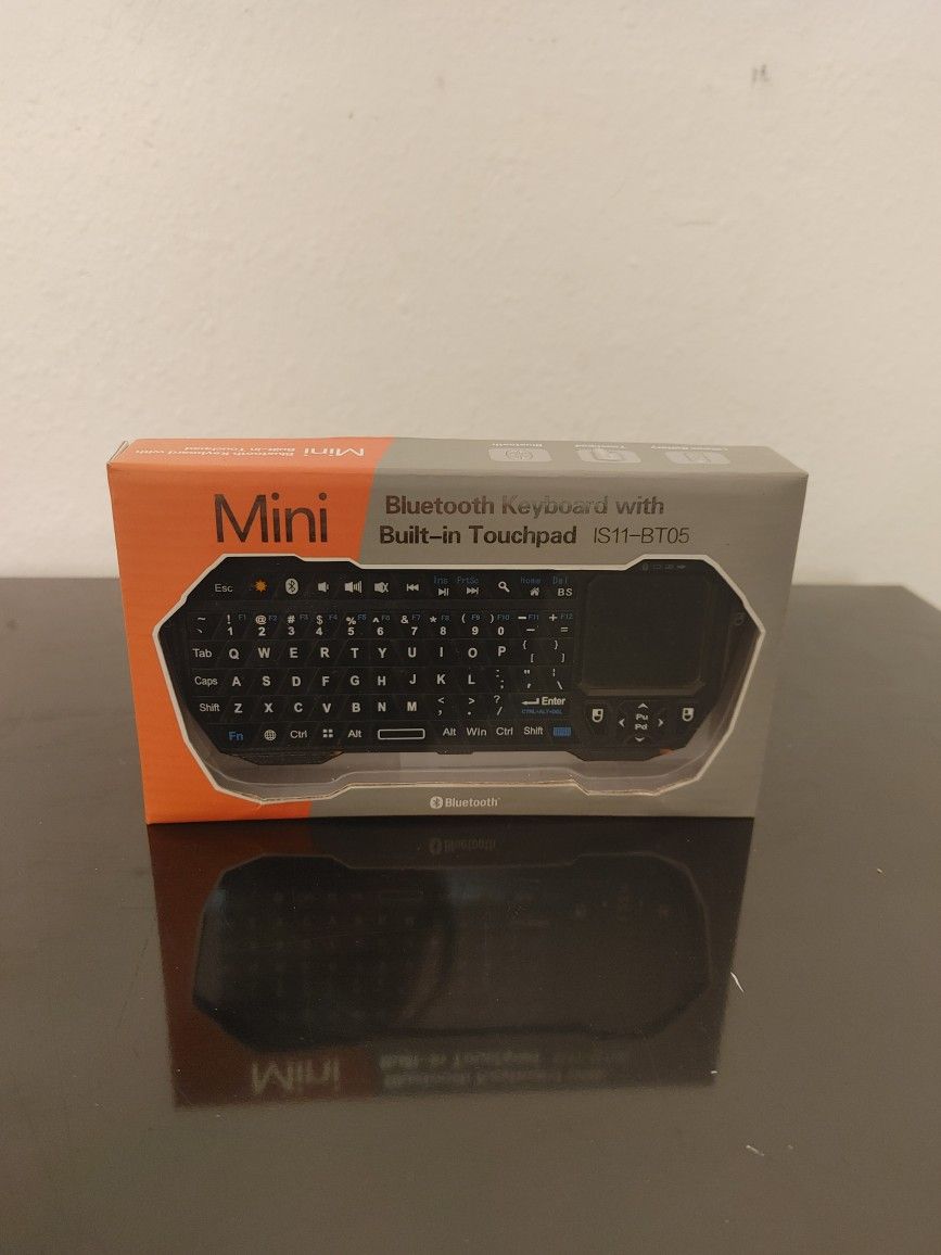 Fosmon Mini Bluetooth Keyboard (QWERTY Keypad), Wireless Portable with Touchpad