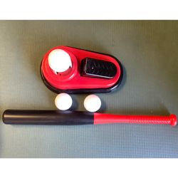 Tee Ball Baseball Pitching Machine. 3 Plastic Ball