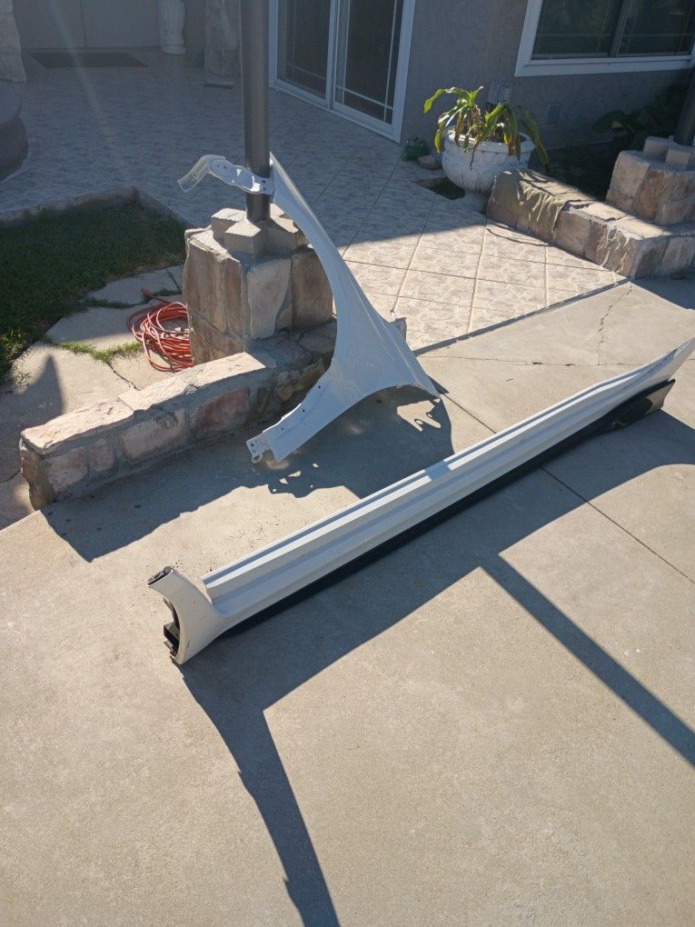 2023 Honda Civic Type R Left Fender & Rocket Molding