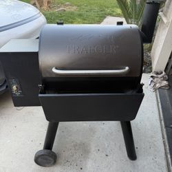 Traeger Pro 22 Pellet Smoker Grill 250$