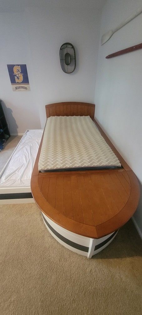 Unique Boat Bed (Twin) With Trundle