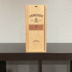 Collectibles 18 Years Jameson bottle (Empty)