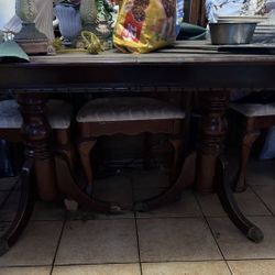 DINNING ROOM SET TABLE AND 6  CHAIRS 🪑 VERY NICE