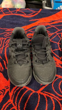 Boys tennis shoes