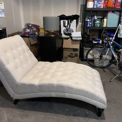 Tufted Armless Chaise Lounge – Oatmeal Linen Fabric, Elegant and Comfortable Accent Seating