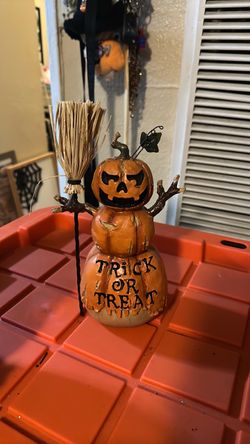 Halloween pumpkin scarecrow