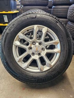 BRAND NEW CHEVY SILVERADO WHEELS WITH NEW MICHELIN TIRES 265/65R18