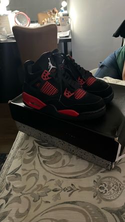 Jordan 4s and 3s read description