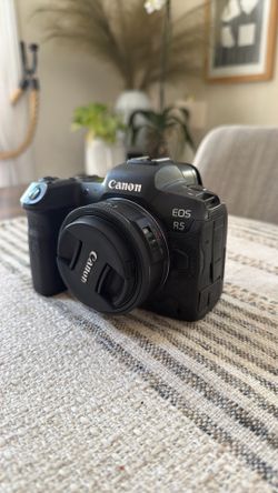Canon EOS R5 (Body Only)