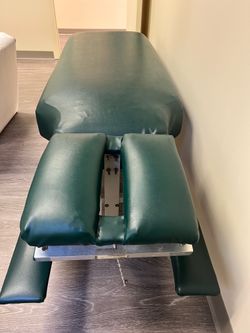 Treatment therapy table