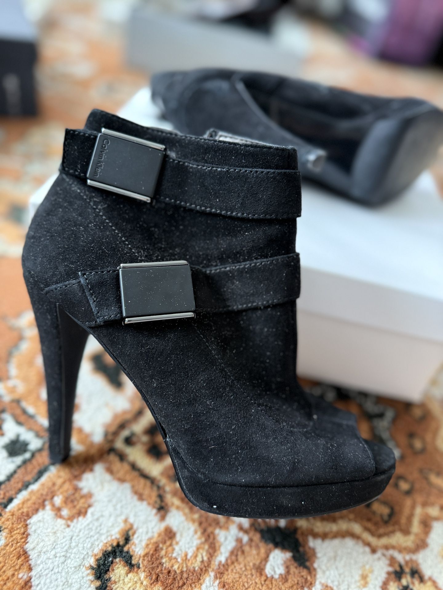 Designer Calvin klein - Booties Size 7 Suede black