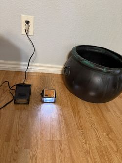 Halloween Witch’s Cauldron – Lights & Spooky Sounds