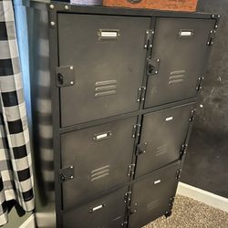 Storage locker dresser