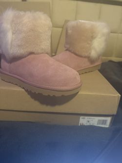 Ugg Botas. Size. #. 5. $ 60