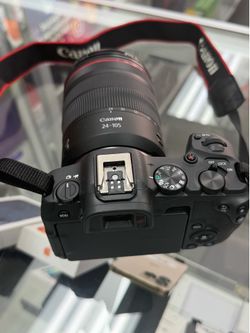Camera Canon eos r8 with flash speed lite EL-10 RF24-105mm F4 L IS USM / camara fotográfica profesional