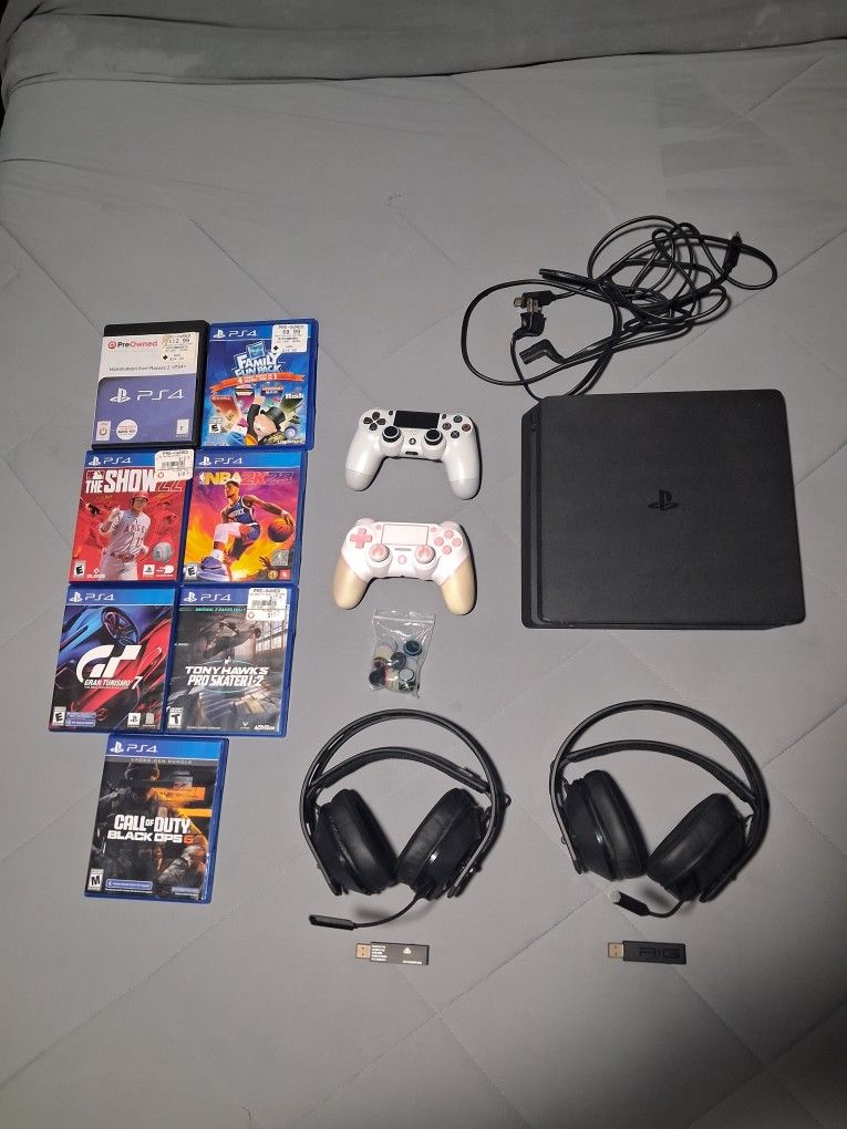 PS4 Bundle w/ 7 Games, 2 Controllers, 2 Headsets