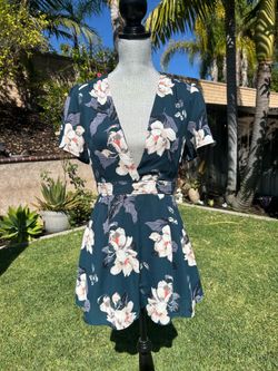 Juniors Size Medium Blue Florals Romper ASTR