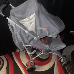 Stroller MacLaren techno xt in excellent condition quick to fold and takes up little space and comfortable and reclining pick-up quenns forest hills