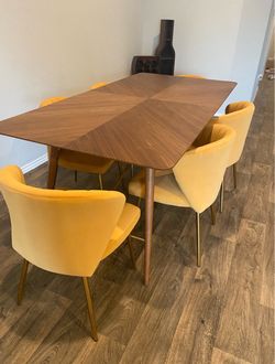 Dining table chairs included