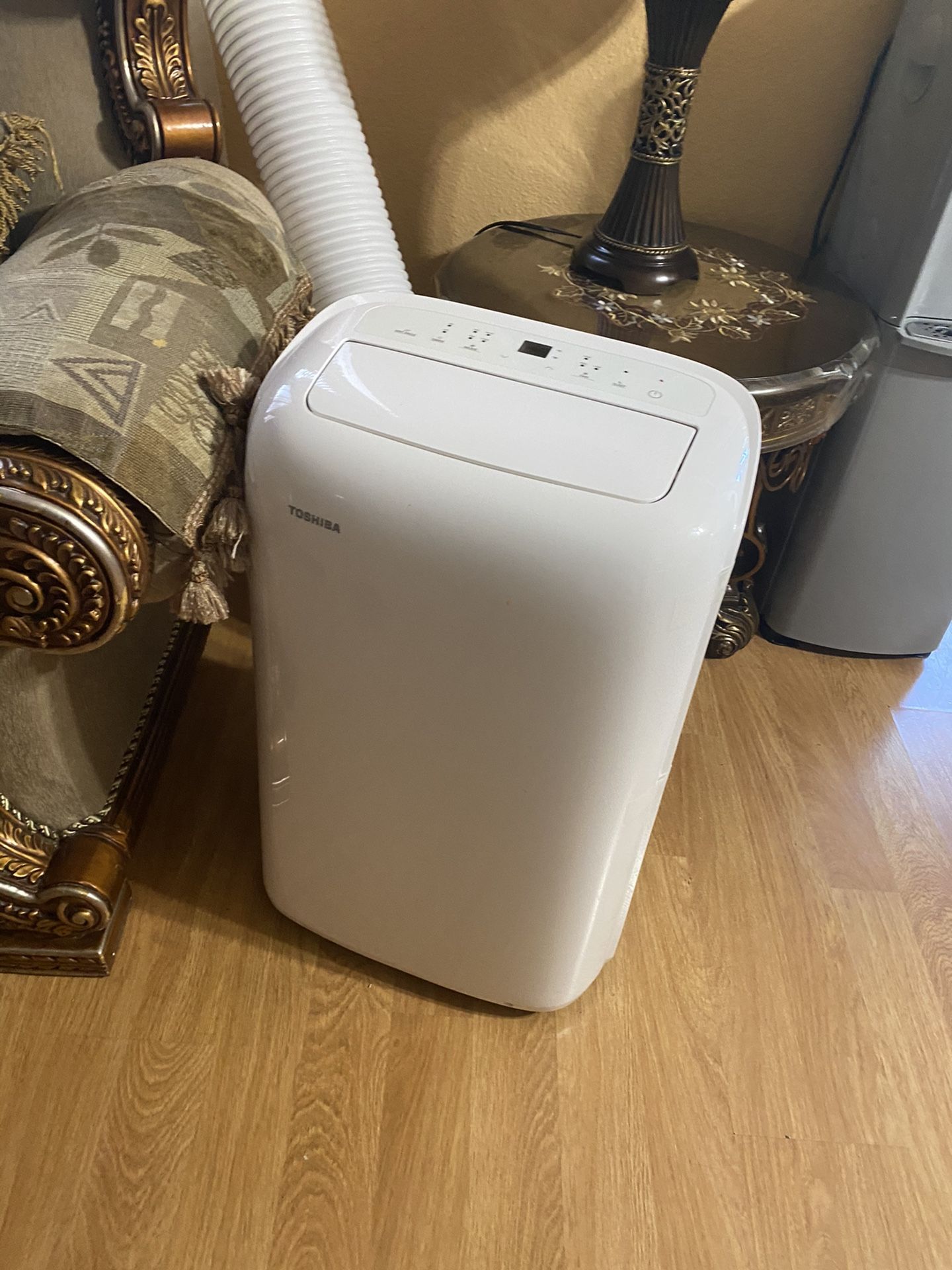 Toshiba portable ac Air conditioner like new