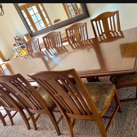 10x4ft Dining Table With Removable Leafs And 10 Chairs 