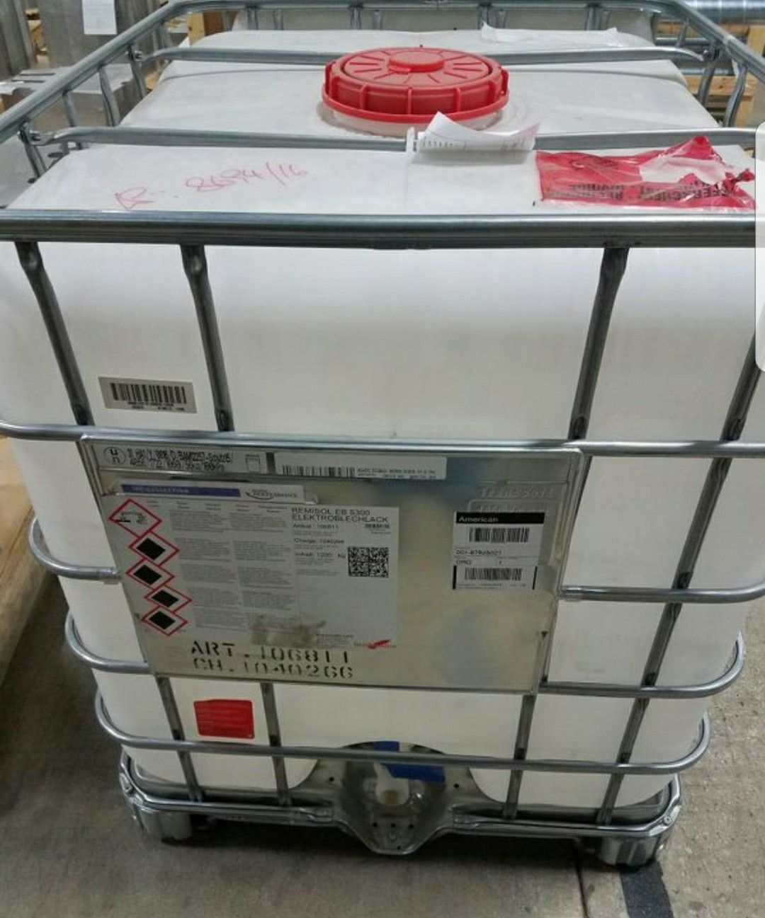 285 gallons water tote