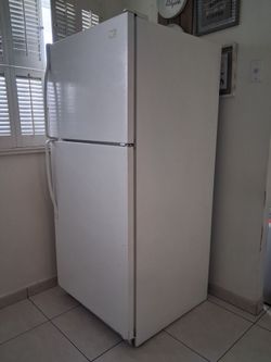 Refrigerator white whirlpool