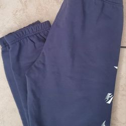 New Nike Boys Joggers. Size Medium