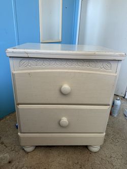 CREAM WHITE NIGHTSTAND 