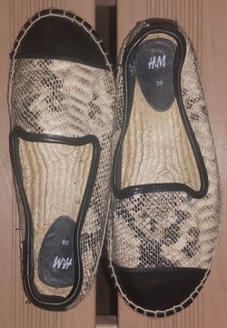 H & M snake skin flats sz. 8