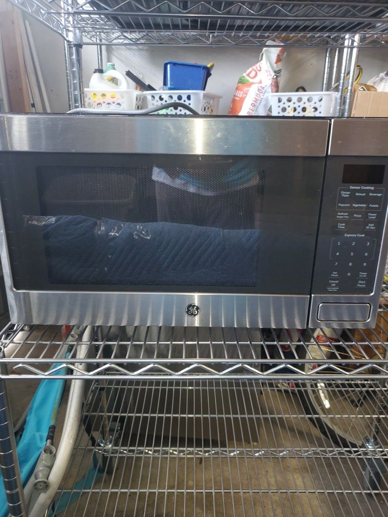 GE - 1.6 Cu Ft. Countertop Microware With Sensor Cooking - Stainless Steel