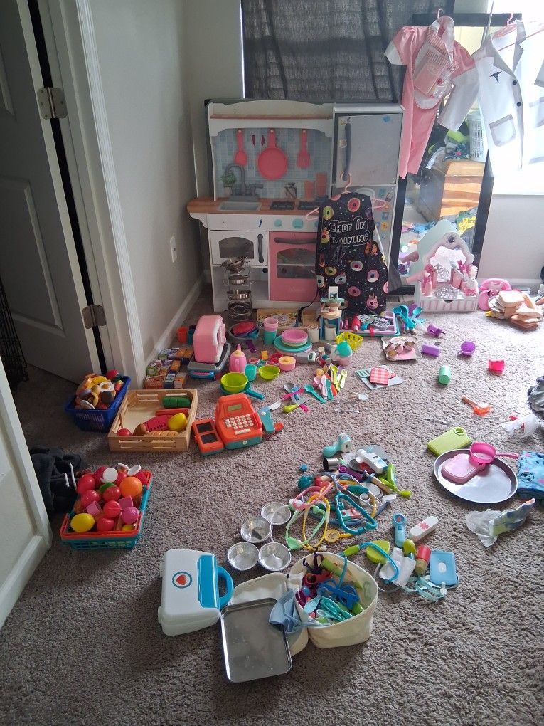 Kids Kitchenette, Doctor's Stuff and Vanity