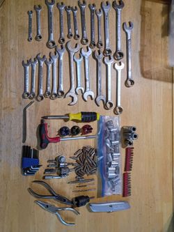 Assortment of good usable tools $20 cash for all 75th Ave Indian School no offers no trades serious buyers only please