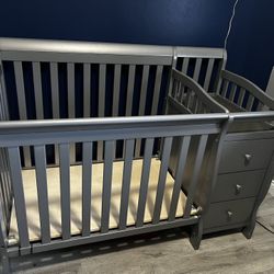 Mini Crib With Changing Table 
