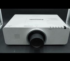 Panasonic PT-EZ570U LCD 1080pHDTV 16:10 WUXGA Projector