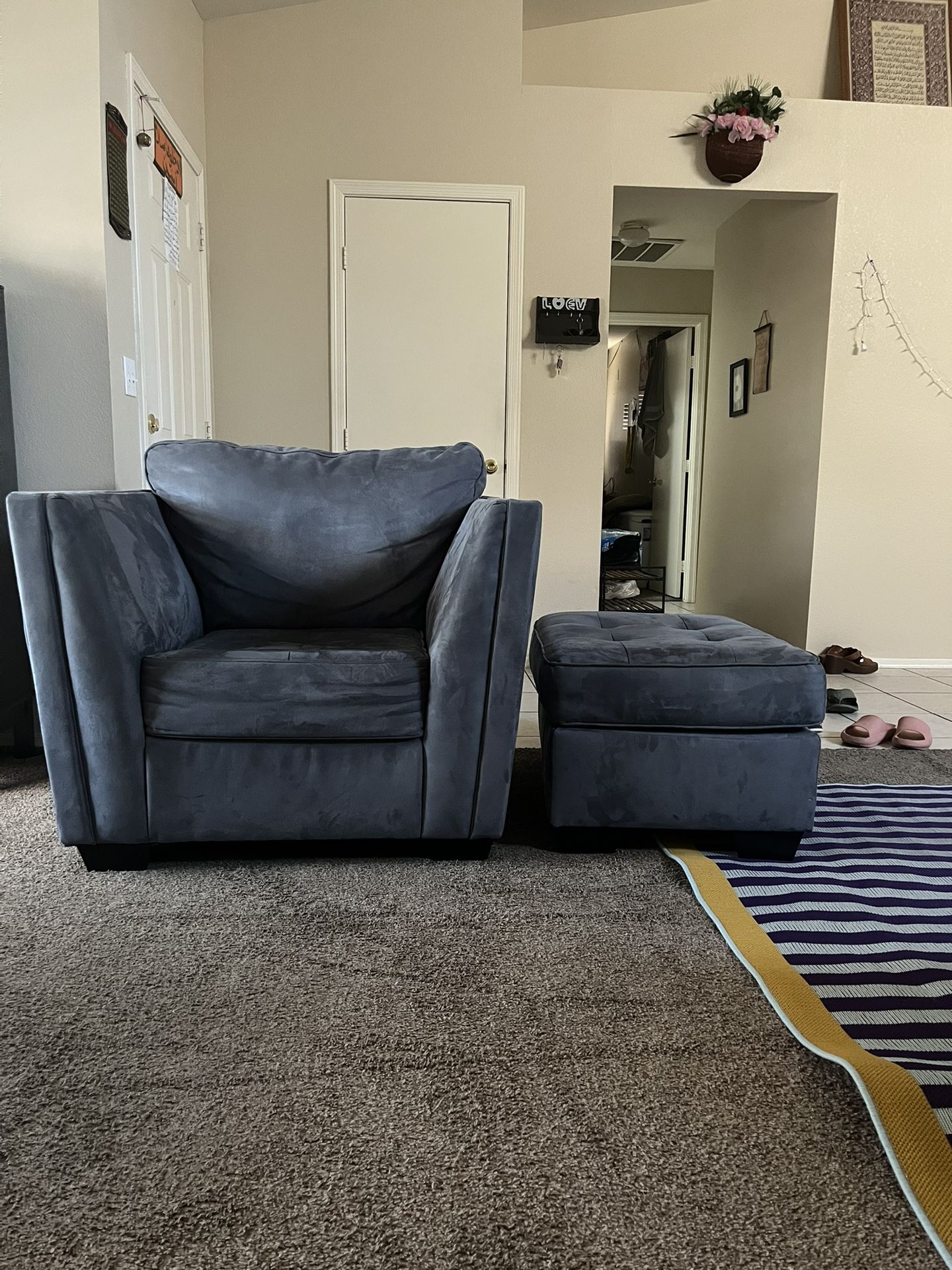 Big Chair & Ottomans