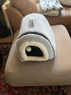 Cat Bed / Pet Hideaway – $15