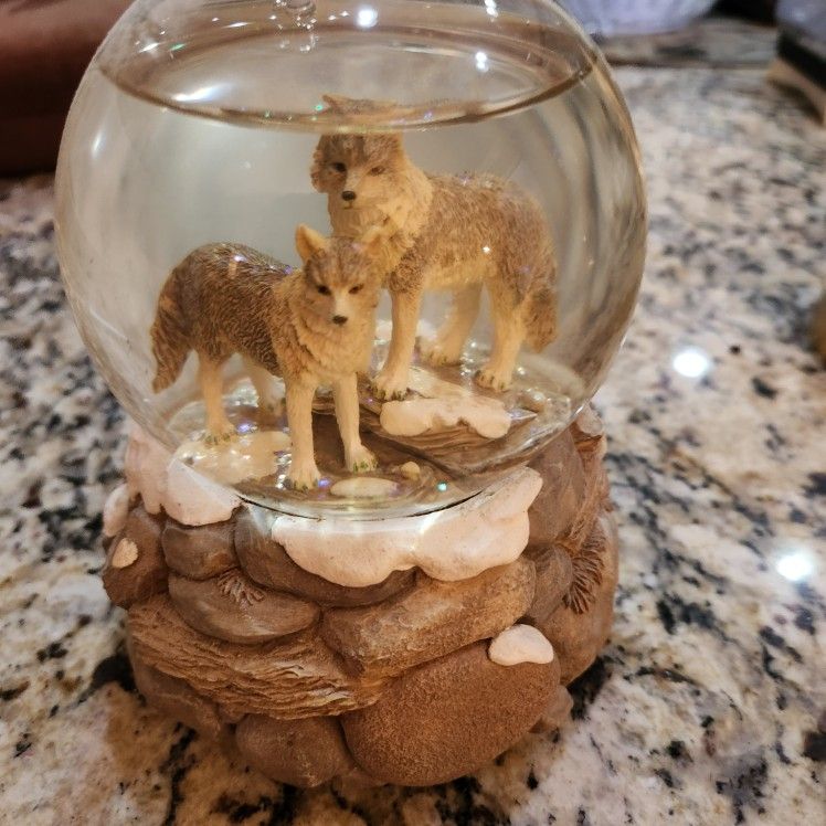 Westland Foxes Snow Globe With Music