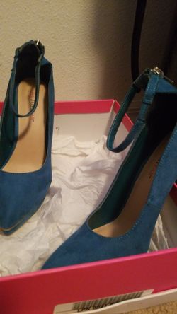 High heel, turquoise color, size 8