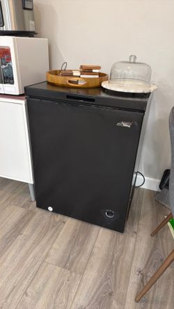 Chest freezer 5.0 cu ft