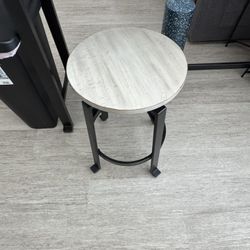 Karisslyn Counter Height Dinning Table And 2 barstools