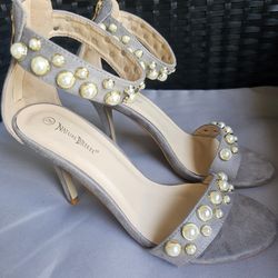 Women Heeled Sandals Pearl Strappy Heels. SIZE 9