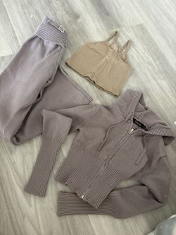 Women’s Clothes 